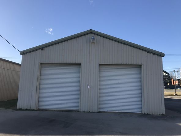 1956 Florence Blvd, Florence, AL 35630